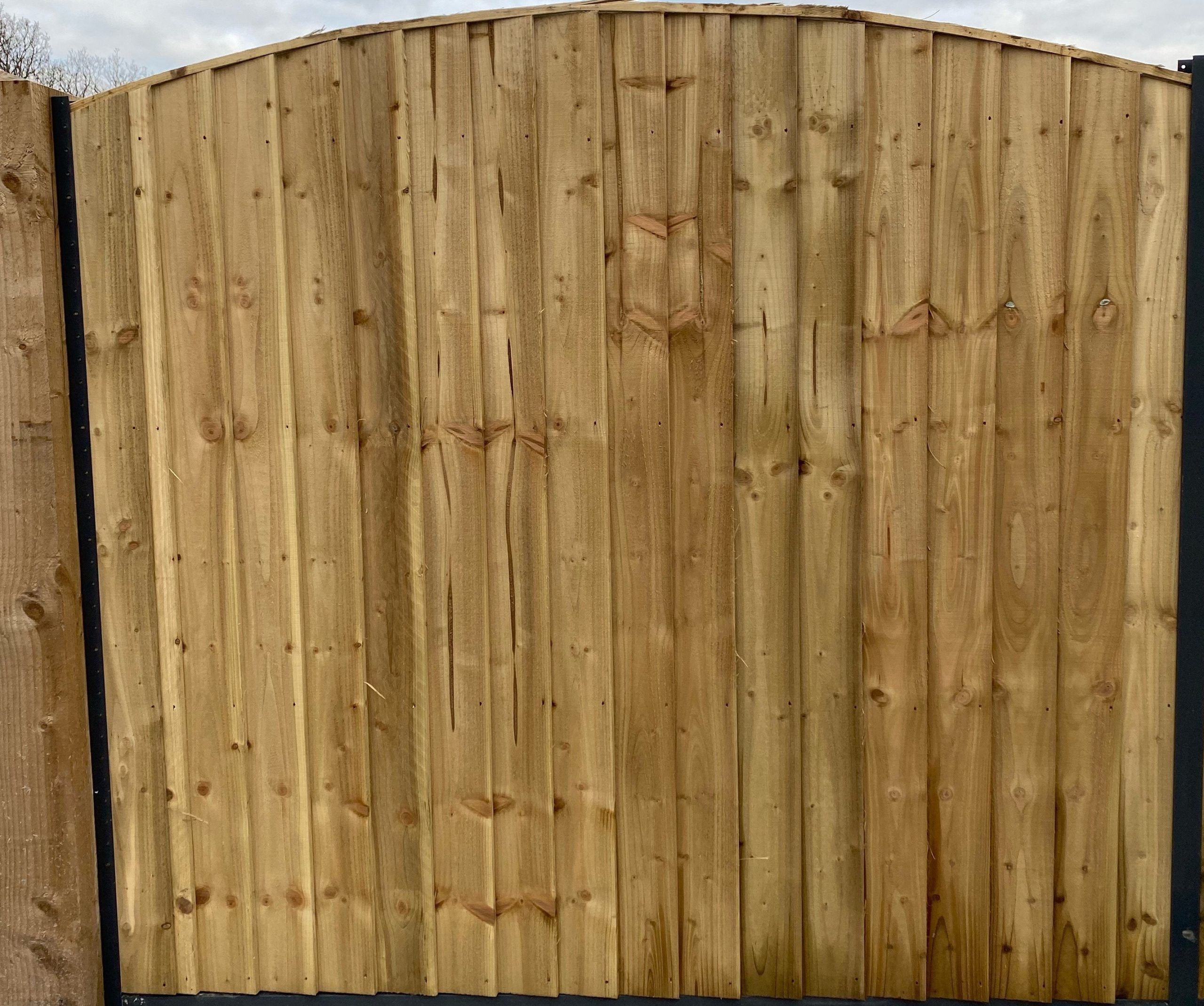 Feather edge arched fence panel - Image 2